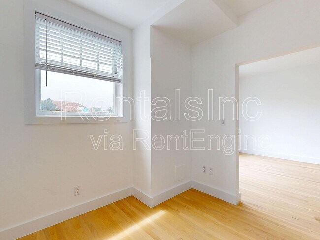 Building Photo - 1294 Grove St