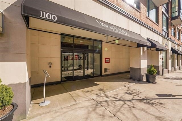 Building Photo - 1100 Maxwell Ln