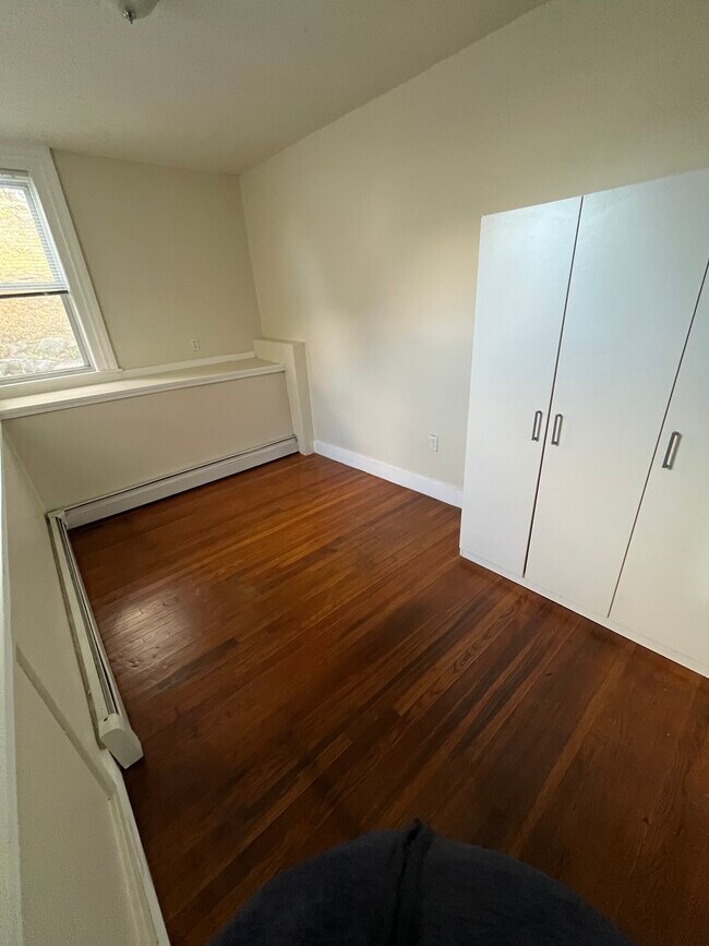 Building Photo - 33 White St