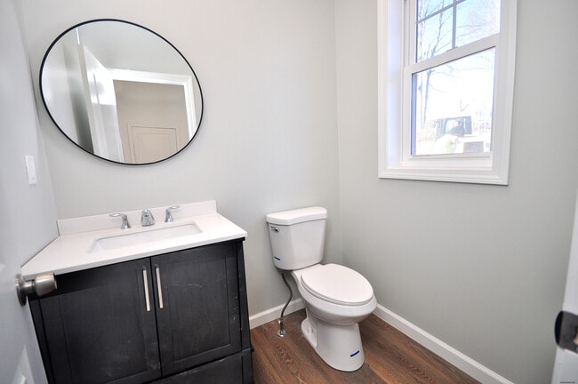 Building Photo - 309 Main St