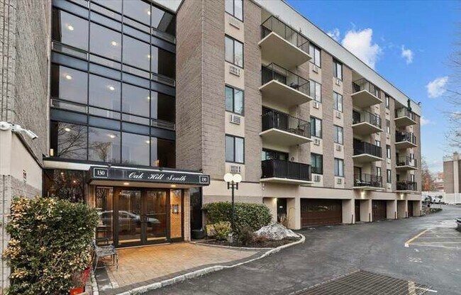 Building Photo - Colonial