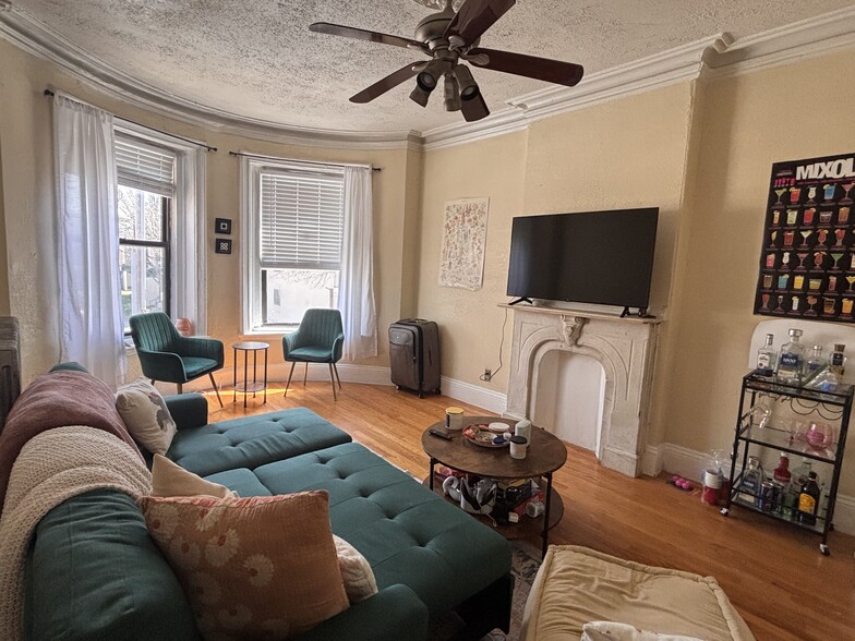 Primary Photo - 86 Hammond St