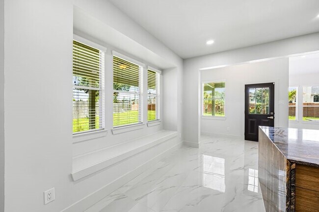 Building Photo - 2401 Fastwater Creek Ct