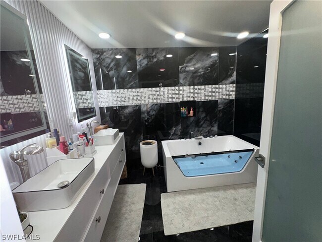 Building Photo - 3417 31st St W