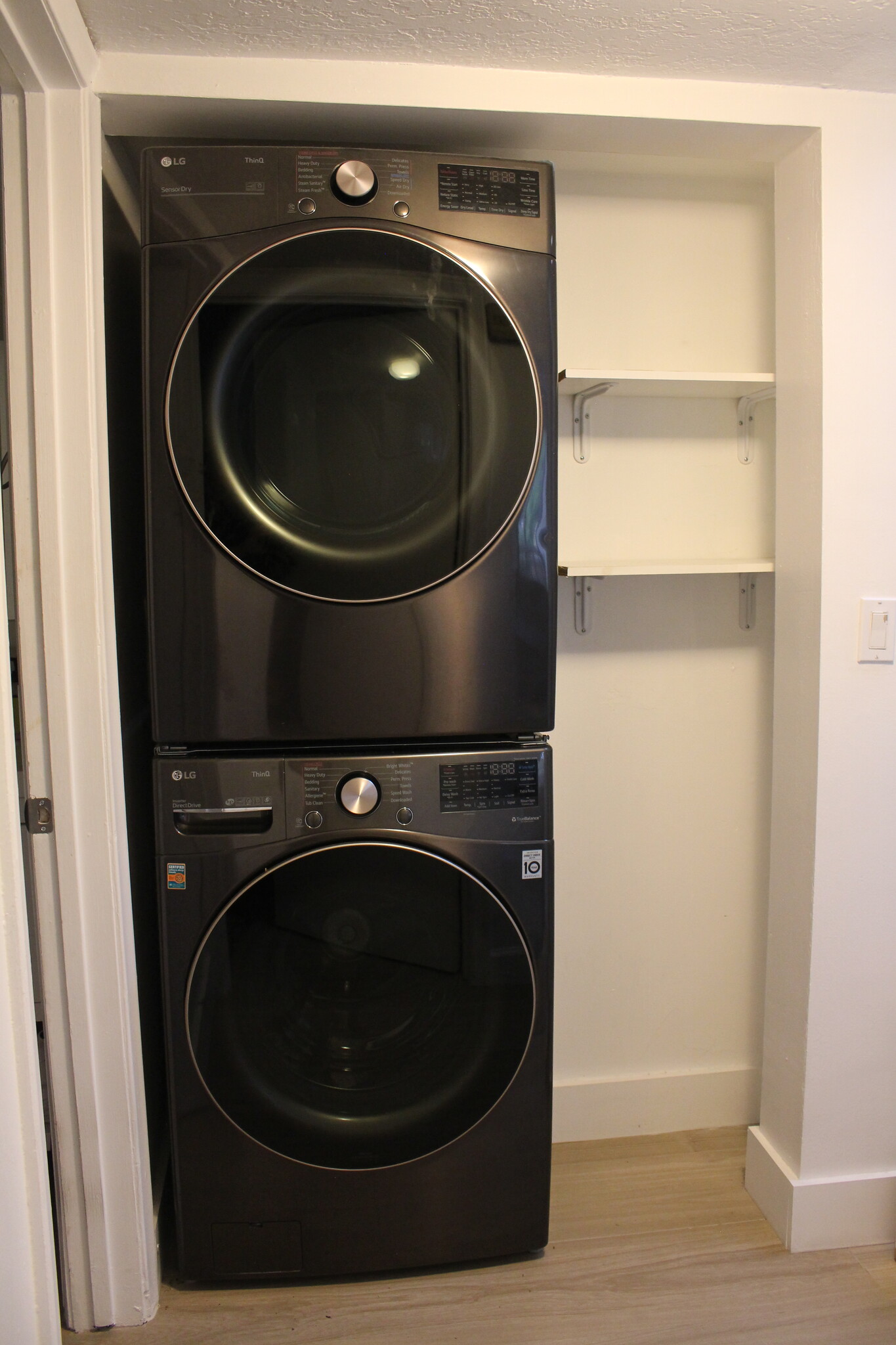 spacious washer/dryer - 3192 Bird Ave