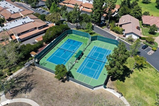 Building Photo - Sweeping Views! Rare and Peaceful 5-home e...