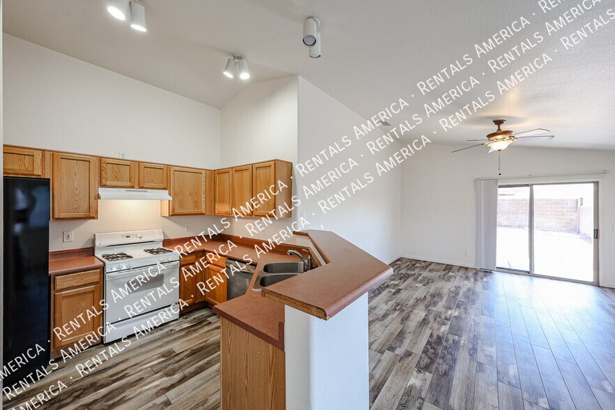 Building Photo - 6437 W Saddlehorn Rd