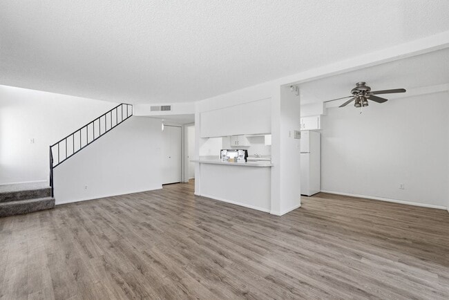 Building Photo - Ready to Move In - Two Bedrooms!