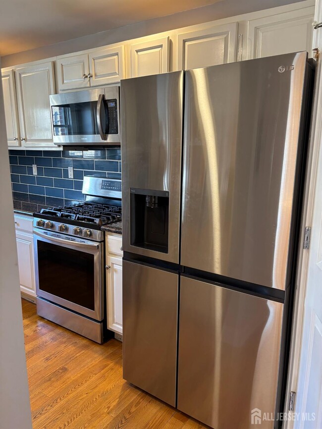 Building Photo - 112 N Broadway