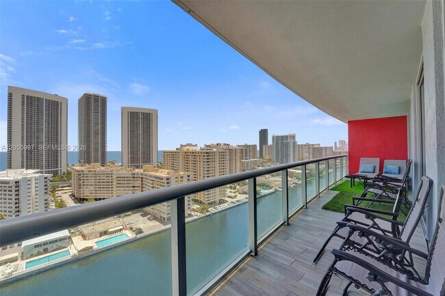Building Photo - 2600 E Hallandale Beach Blvd