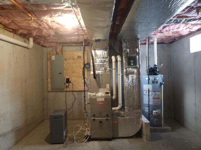 Building Photo - 57 Evergreen Dr