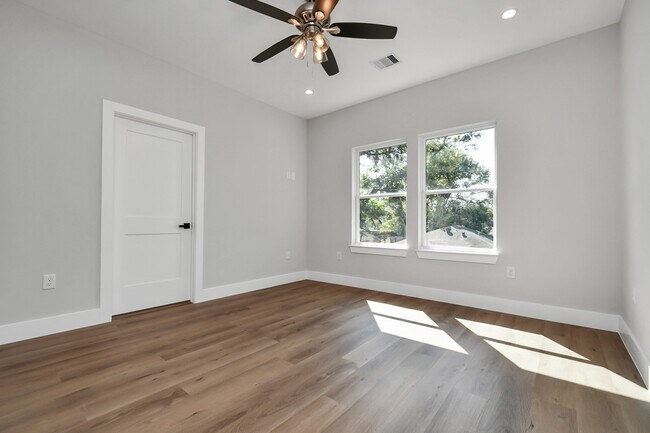 Building Photo - 4706 Gunter St