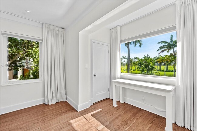 Building Photo - 5800 La Gorce Dr