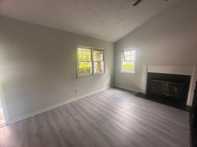 Building Photo - 6519 Spicewood St
