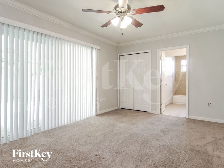 Building Photo - 809 SW 8th Ave