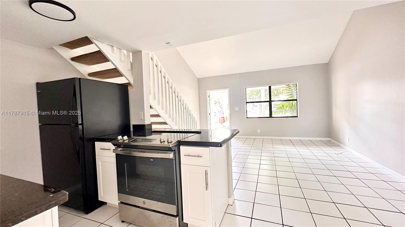 Building Photo - 1455 Holly Heights Dr