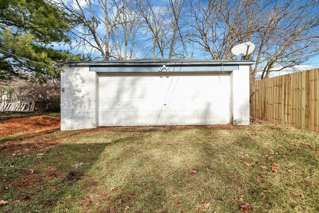 Building Photo - 3 Bedroom Home