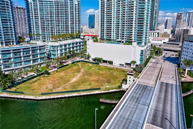 Building Photo - 350 S Miami Ave