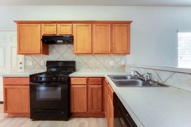 Building Photo - 6702 Albion Cresent Dr