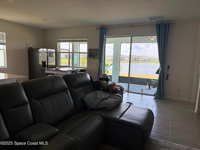 Building Photo - 1566 Criswell Ln SE