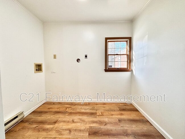 Building Photo - 616 Sandy Hill Rd