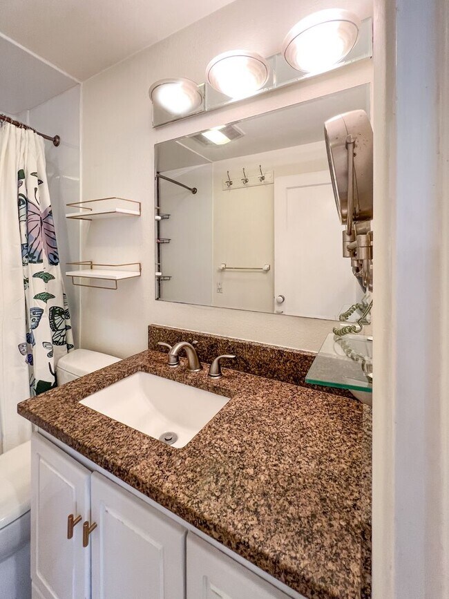 Building Photo - 2bd/1ba Seattle House