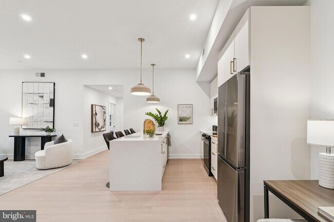 Building Photo - 30 W Allens Ln