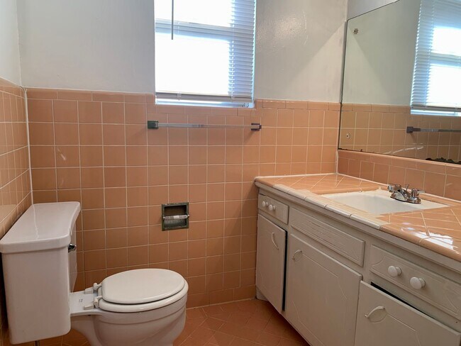 Building Photo - 2716 Chaucer Dr