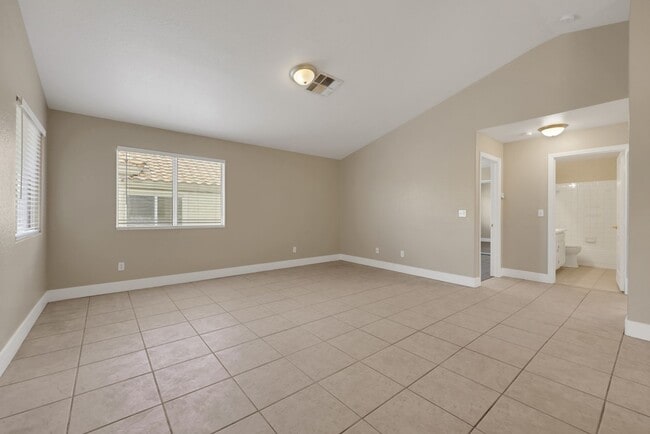 Building Photo - 2 bedroom condo in Henderson