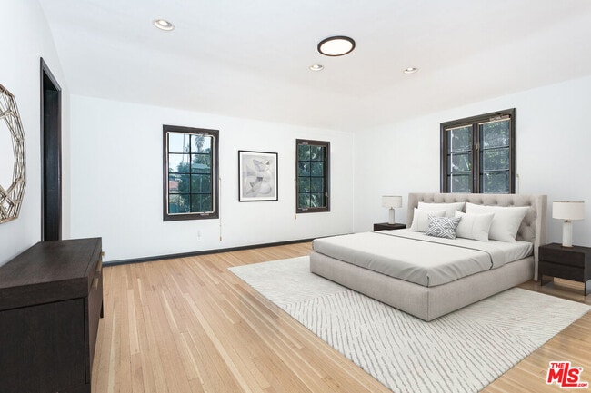 Building Photo - 806 N Alpine Dr