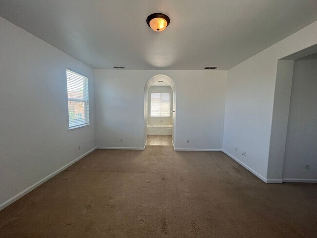 Building Photo - 6 Bedroom, 3 Bathroom Executive Anatolia H...
