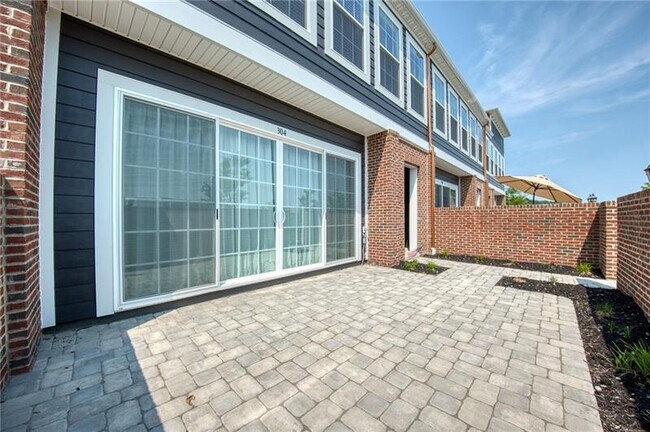 Building Photo - 304 Highbridge Ln