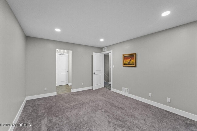 Building Photo - 83 Greenwood Dr