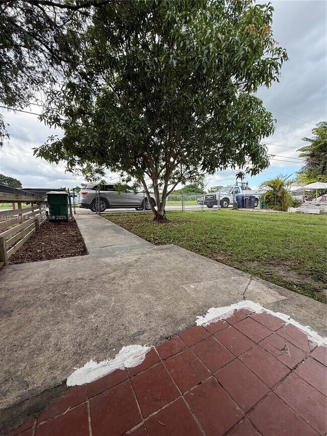 Building Photo - 26741 SW 139th Ave