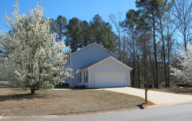 Building Photo - Spacious 4-Bedroom Home in Westside Athens...