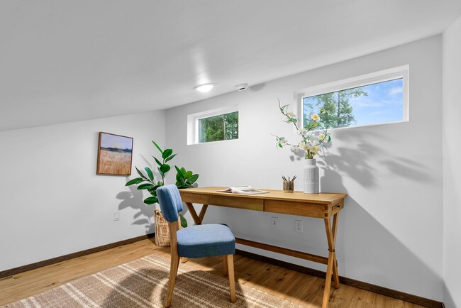 Building Photo - Wintersweet Townhome on Bainbridge Island