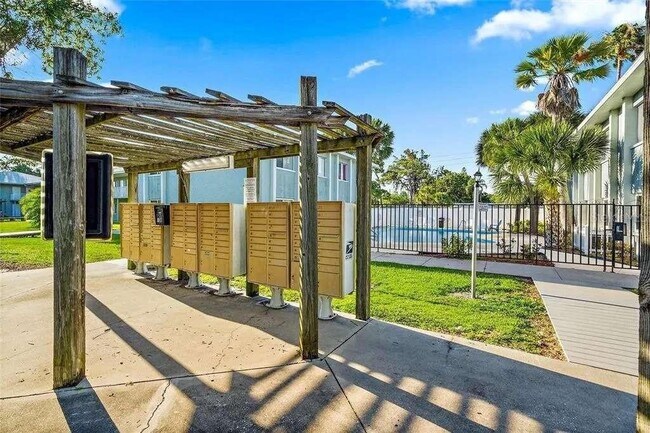 Building Photo - 379 47th Ave N