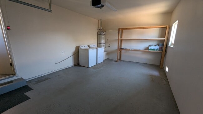 Building Photo - Immaculate 2 Bedroom 2 Bath Home