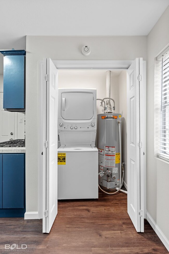 Building Photo - 308 Oregon Ave