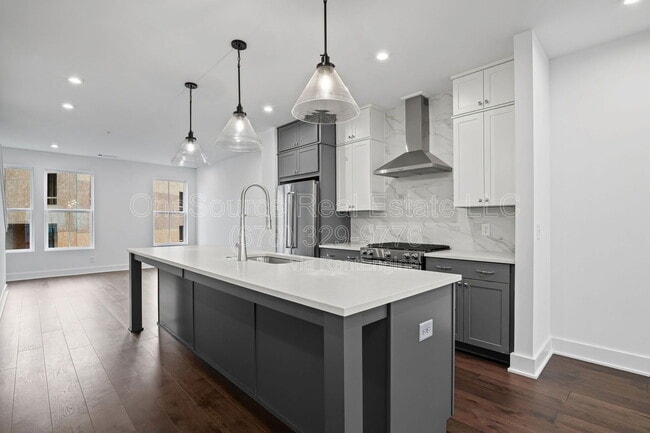 Building Photo - 201 New St