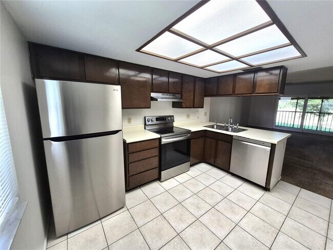 Building Photo - 114 Meadow Ln