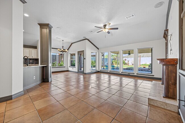 Building Photo - One of a kind home in Katy with large backyard and outdoor Oasis. With nearly 2300 sqft there's p...