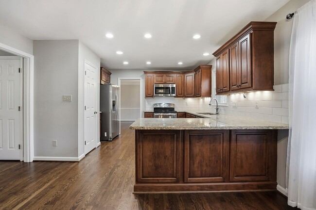 Building Photo - SPACIOUS AND BEAUTIFUL HOME IN DESIRABLE APEX