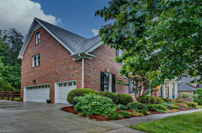 Building Photo - Spacious & Striking 3-story brick Executiv...