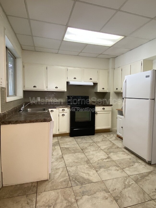 Building Photo - 224 N Ward St