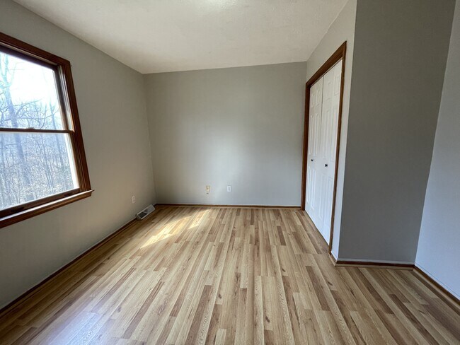 Building Photo - 131 Bellmont Dr