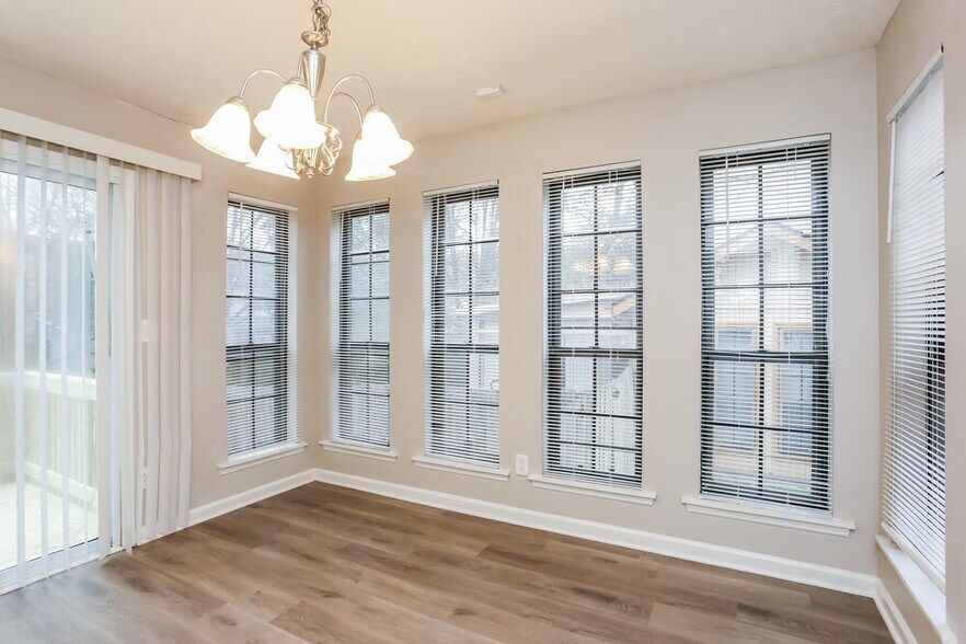 Building Photo - 4723 Old Highgate Entry