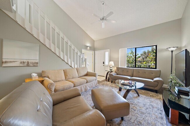 Building Photo - 860 Bella Vista Ct S