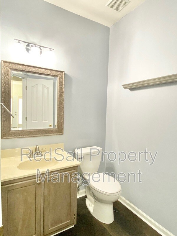 Building Photo - 913 Foxboro Dr