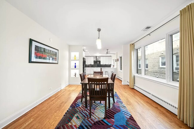 Building Photo - 2545 W Lunt Ave